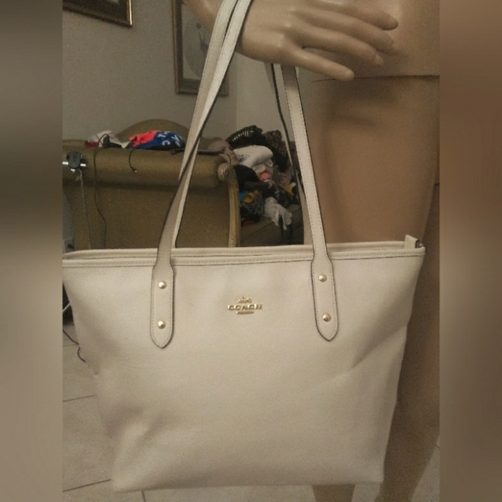 BNWOT Coach Cream Tote Bag LARGE MED. BROWN INSIDE GORGEOUS